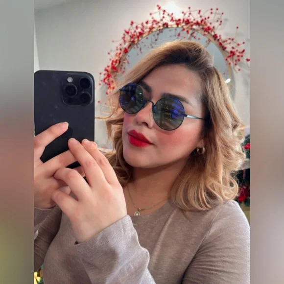 ONE DAY SALE✨

FENDI round wave  green sunglasses ✨ ONE DAY SALE✨FENDI round wavegreen sunglasses ✨ main image 4